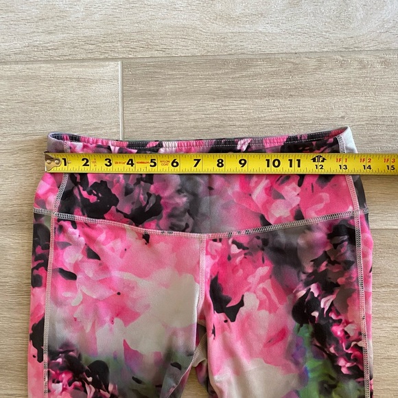 Athleta Multi-Colored Capri Floral Print Athletic Leggings Size Small - Picture 12 of 12